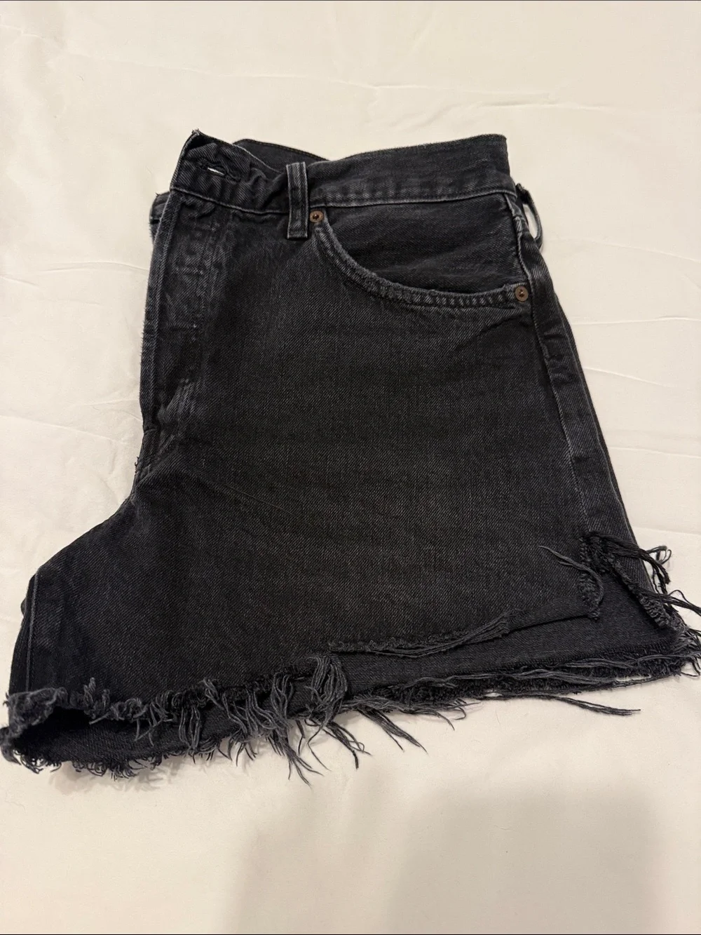 Like New. AGOLDE Parker Vintage Cut Off Denim Shorts in Black Vortex Size 30